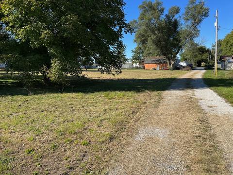 100 W West St, Weldon, IL 61882 photo 26