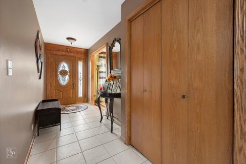 8407 Thomas Ave, Bridgeview, IL 60455 photo 2