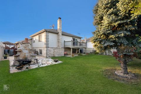 8407 Thomas Ave, Bridgeview, IL 60455 photo 20