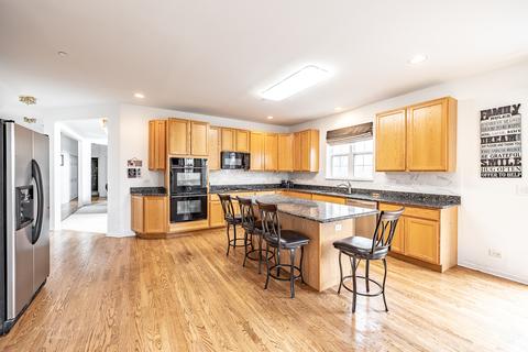 5475 Nicholson Dr, Hoffman Estates, IL 60192 photo 8