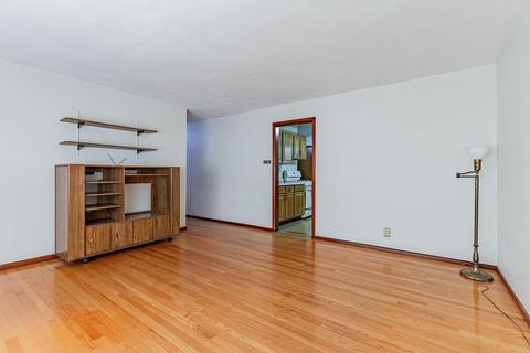 1702 Paula Dr, Champaign, IL 61821 photo 2
