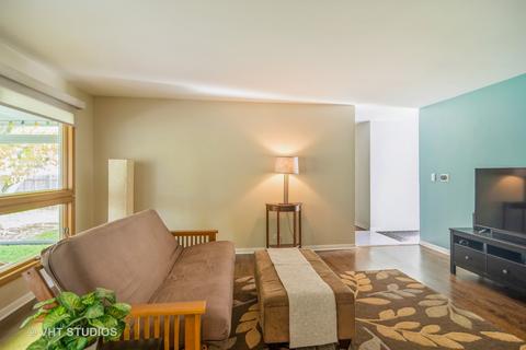 56 Lancaster Ln, Des Plaines, IL 60018 photo 2