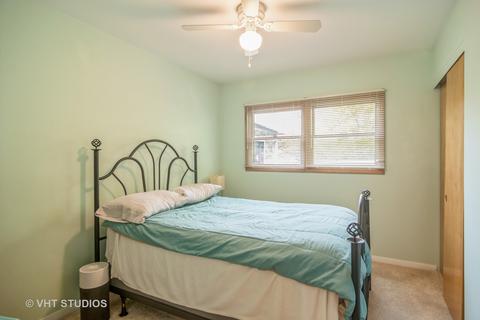 56 Lancaster Ln, Des Plaines, IL 60018 photo 10
