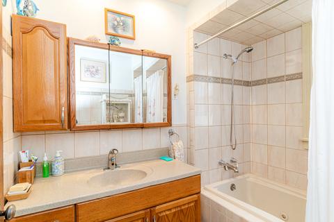 5331 W Warwick Ave, Chicago, IL 60641 photo 17