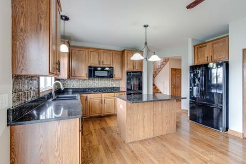 158 Fieldcrest Dr, Bartlett, IL 60103 photo 4