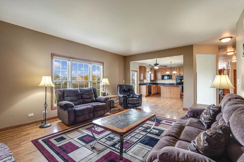 158 Fieldcrest Dr, Bartlett, IL 60103 photo 9