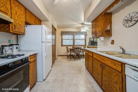1208 Ridgeway Dr, Elgin, IL 60123 photo 4