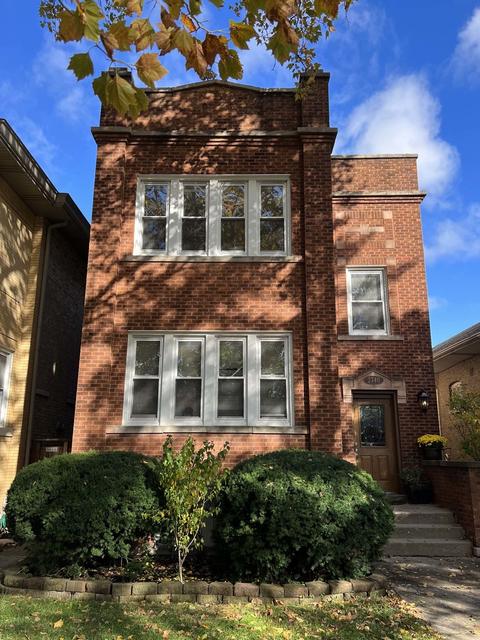 2740 W Agatite Ave, Chicago, IL 60625