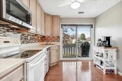 2091 Creekside Dr #2-2, Wheaton, IL 60189 photo 3