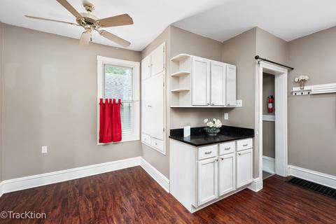 316 E Division St, Lockport, IL 60441 photo 5