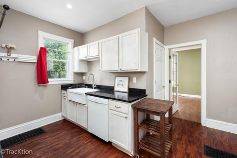 316 E Division St, Lockport, IL 60441 photo 6