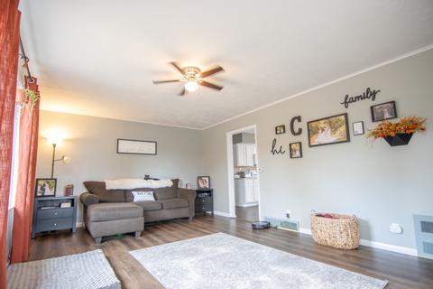 651 E 4th St, El Paso, IL 61738 photo 4