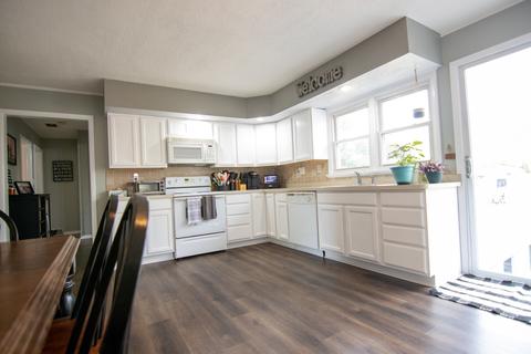 651 E 4th St, El Paso, IL 61738 photo 8