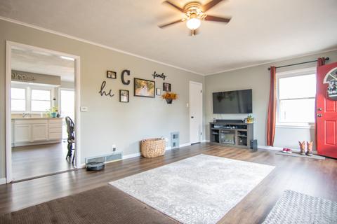 651 E 4th St, El Paso, IL 61738 photo 5