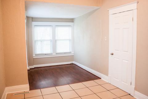 897 S Poplar Ave, Kankakee, IL 60901 photo 5