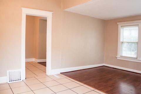 897 S Poplar Ave, Kankakee, IL 60901 photo 4