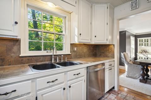 115 E Tower Dr, Tower Lakes, IL 60010 photo 9