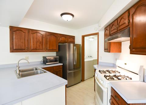 702 Sutton Cir, Wheeling, IL 60090 photo 8