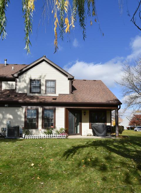 702 Sutton Cir, Wheeling, IL 60090 photo 25