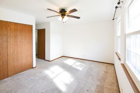 702 Sutton Cir, Wheeling, IL 60090 photo 20