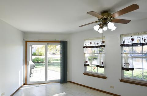 702 Sutton Cir, Wheeling, IL 60090 photo 10