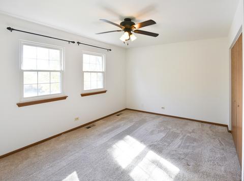 702 Sutton Cir, Wheeling, IL 60090 photo 18