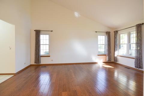 702 Sutton Cir, Wheeling, IL 60090 photo 4