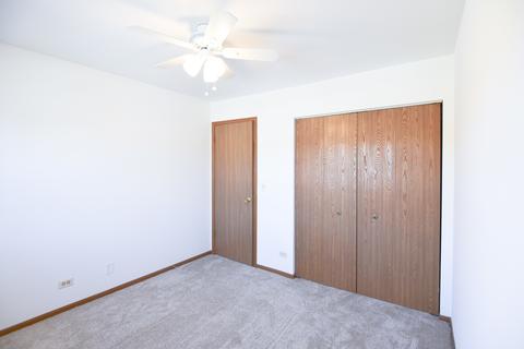 702 Sutton Cir, Wheeling, IL 60090 photo 23