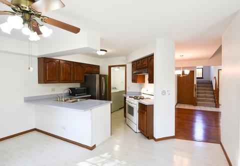 702 Sutton Cir, Wheeling, IL 60090 photo 7