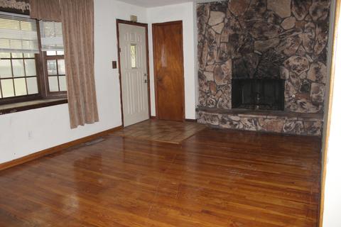 1412 Beach Rd, Mchenry, IL 60050 photo 2