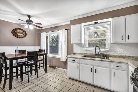 1270 Algonquin Dr, Elgin, IL 60120 photo 6