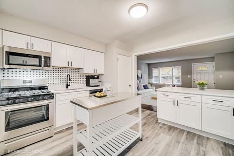1218 Pershing Ave, Wheaton, IL 60189 photo 6