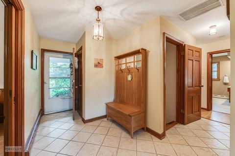 1420 Camel Rd, Aurora, IL 60505 photo 4