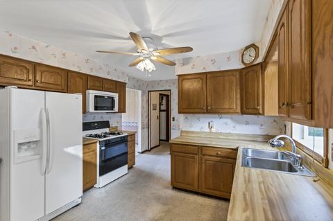 611 Gaslight Dr, Algonquin, IL 60102 photo 8