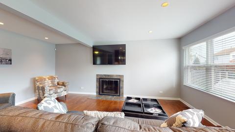 835 N Dexter Ln, Hoffman Estates, IL 60169 photo 12