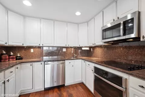 30 E Division St #8DE, Chicago, IL 60610 photo 9