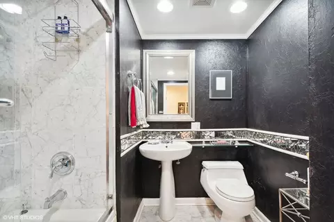 30 E Division St #8DE, Chicago, IL 60610 photo 17