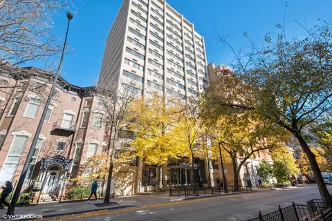 30 E Division St #8DE, Chicago, IL 60610