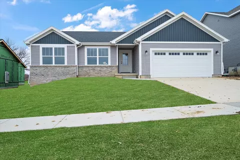 2510 Savanna Rd, Bloomington, IL 61705