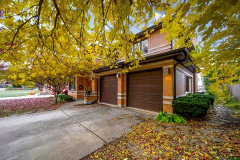 910 W Talcott Rd, Park Ridge, IL 60068