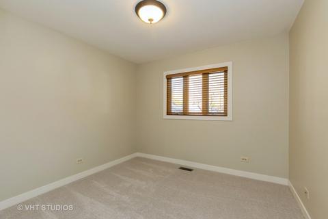 555 Kingman Ln, Hoffman Estates, IL 60169 photo 8