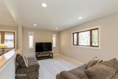 555 Kingman Ln, Hoffman Estates, IL 60169 photo 6