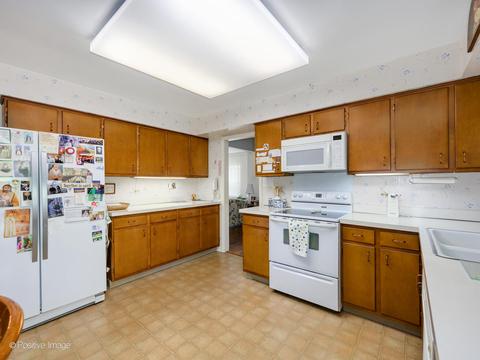 1107 Juniper Ter, Glenview, IL 60025 photo 11
