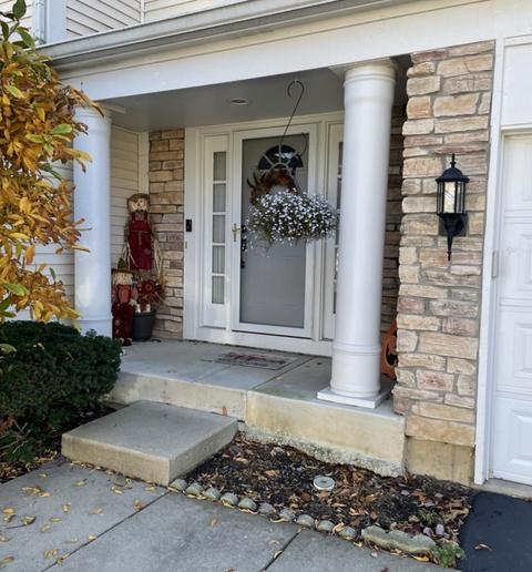 1467 Diamond Dr, Hoffman Estates, IL 60192 photo 2