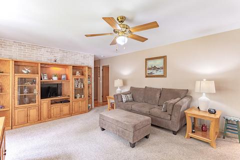 1904 Nimitz Dr, Des Plaines, IL 60018 photo 4