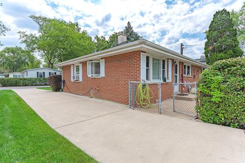 1904 Nimitz Dr, Des Plaines, IL 60018 photo 3