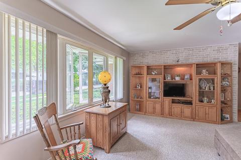 1904 Nimitz Dr, Des Plaines, IL 60018 photo 5