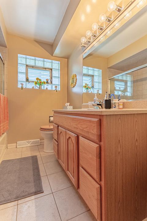1904 Nimitz Dr, Des Plaines, IL 60018 photo 14