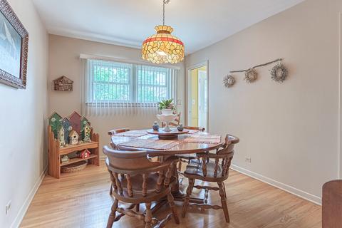 1904 Nimitz Dr, Des Plaines, IL 60018 photo 8