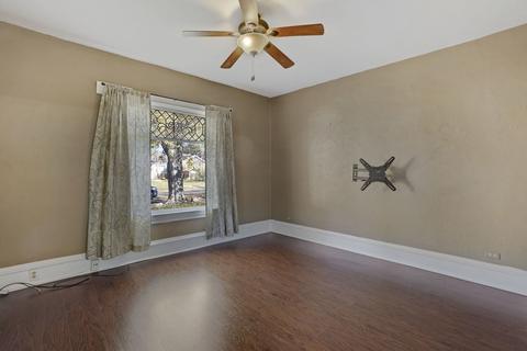 512 E North St, Plano, IL 60545 photo 3